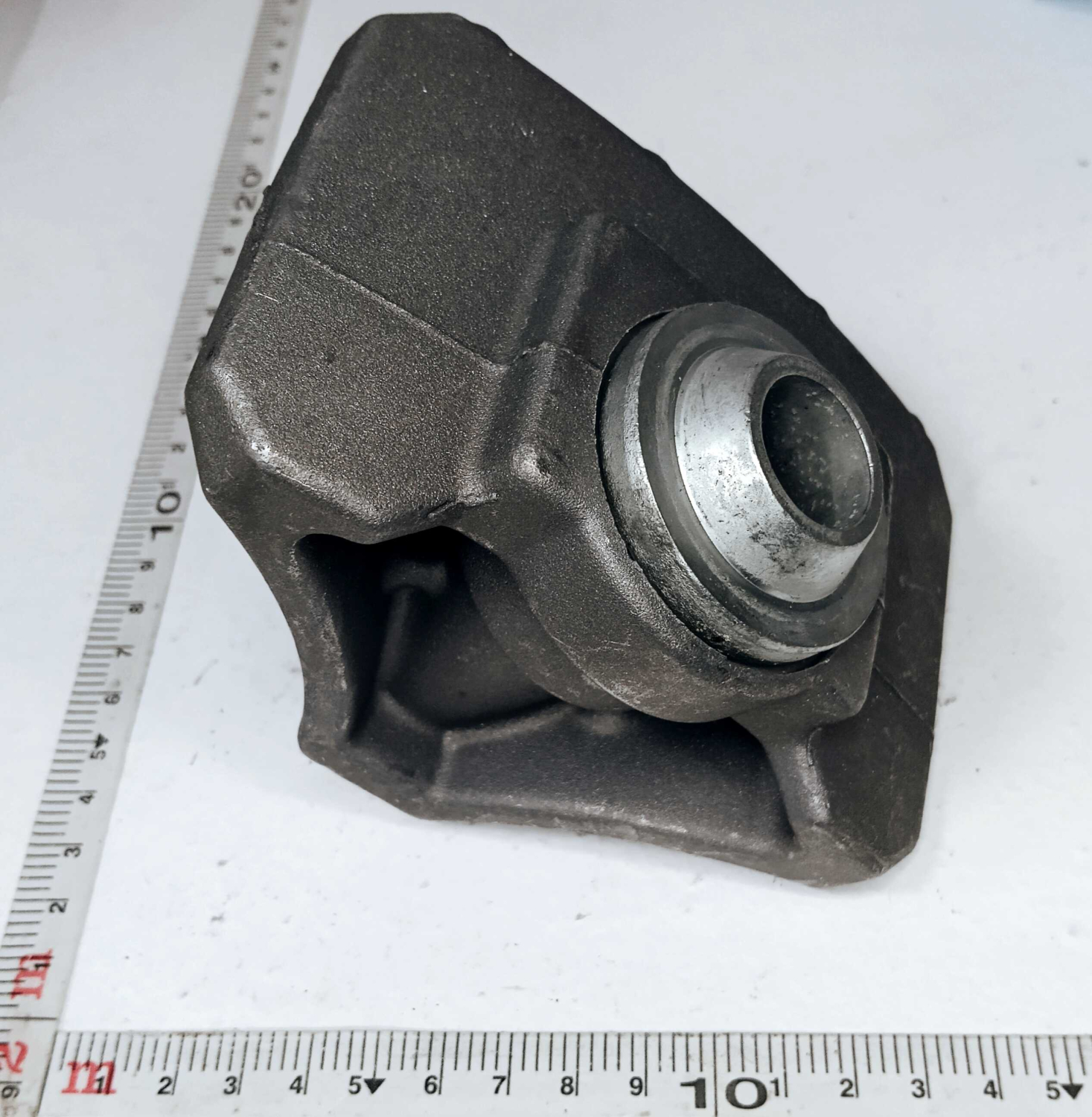 Башмак задней опоры силовых агрегатов в сборе