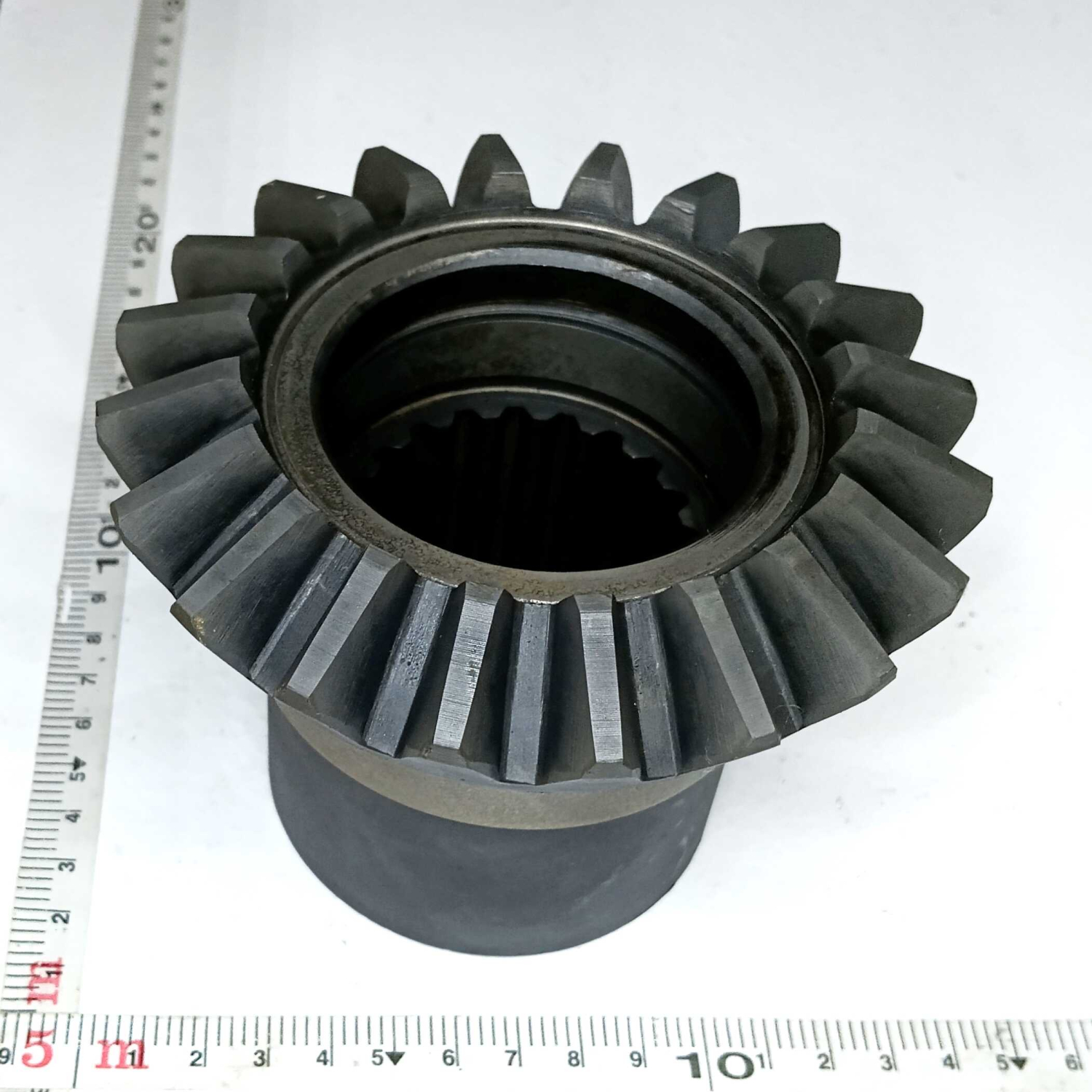 Шестерня коническая привода заднего моста 6520