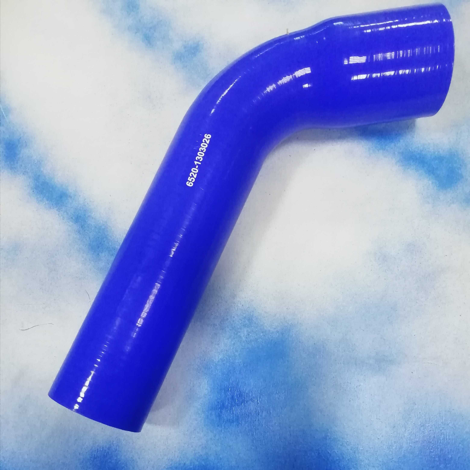 Патрубок радиатора нижний 6520 силикон