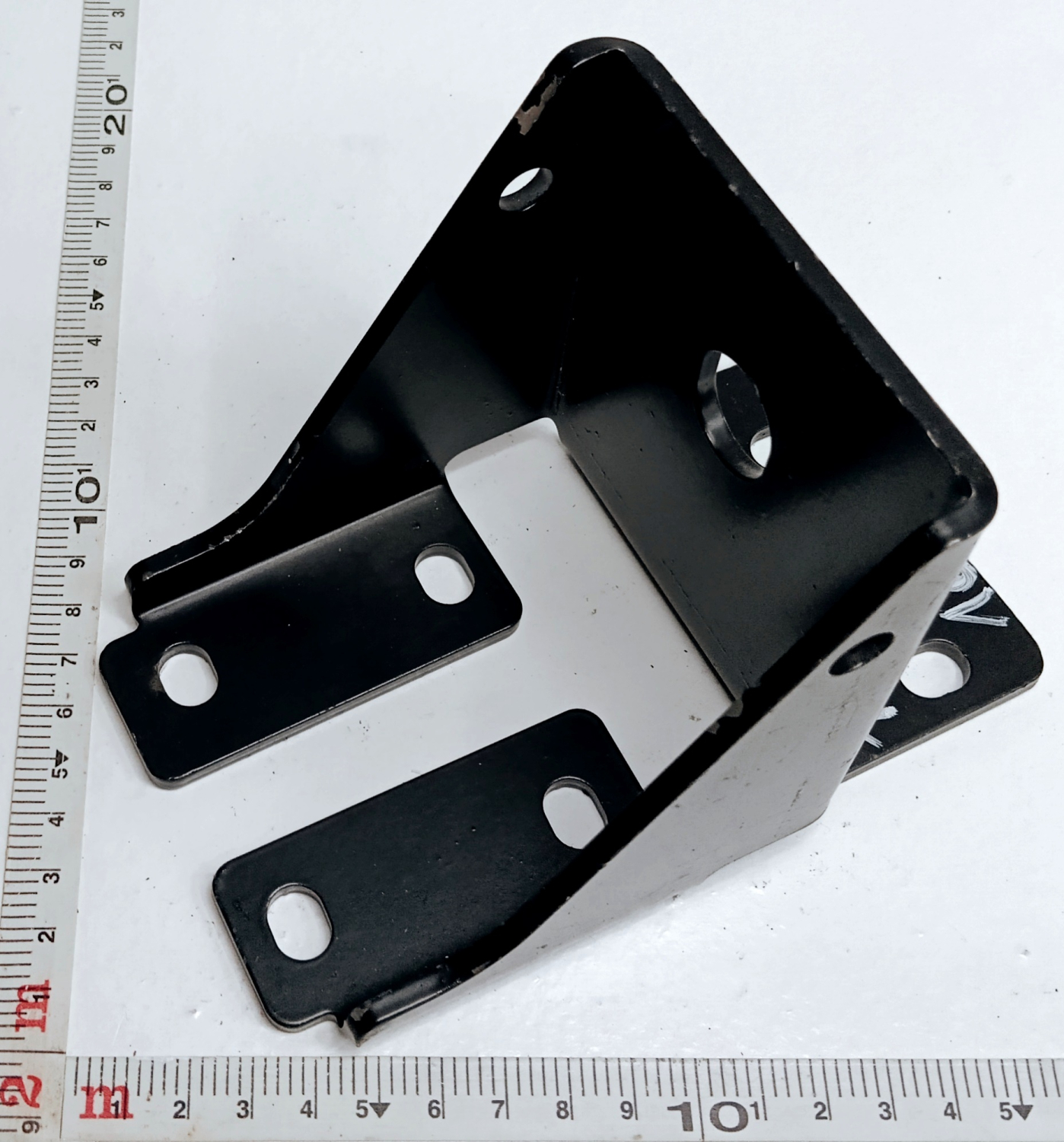 Кронштейн подвески радиатора левый