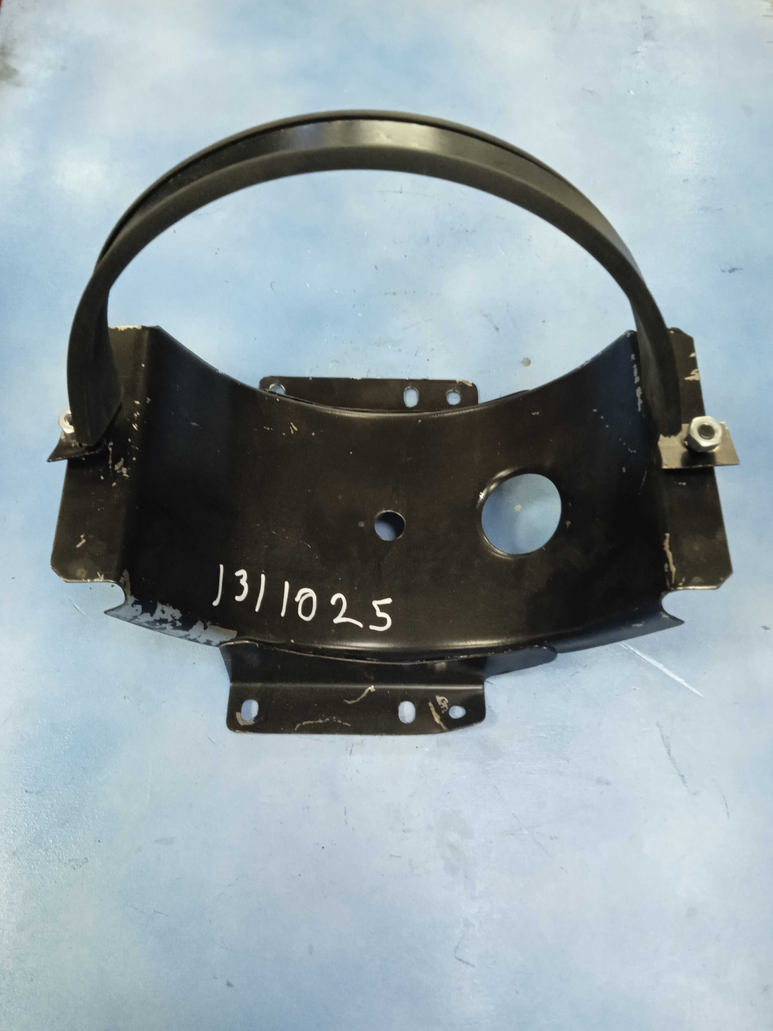 Кронштейн расширительного бачка круглый