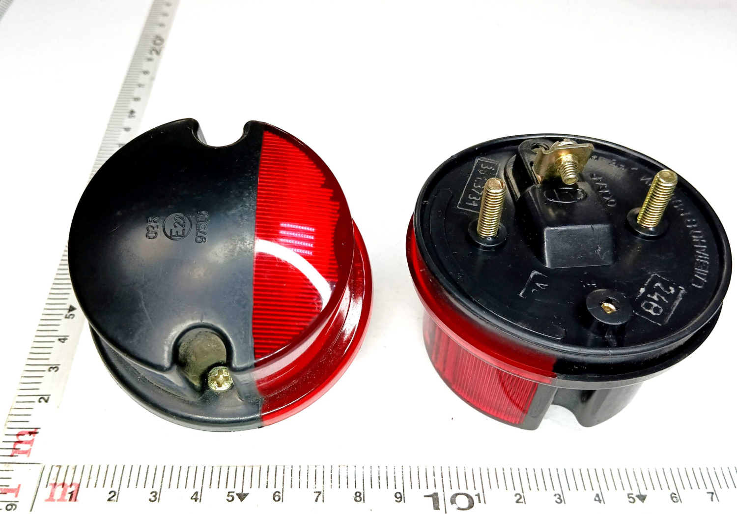 Фонарь задний бортовой чернокрасный