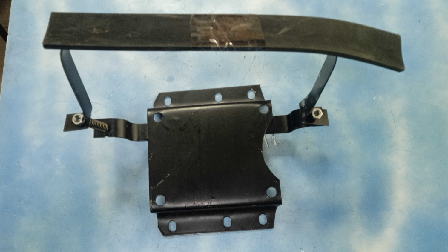 Кронштейн расширительного бачка квадратный