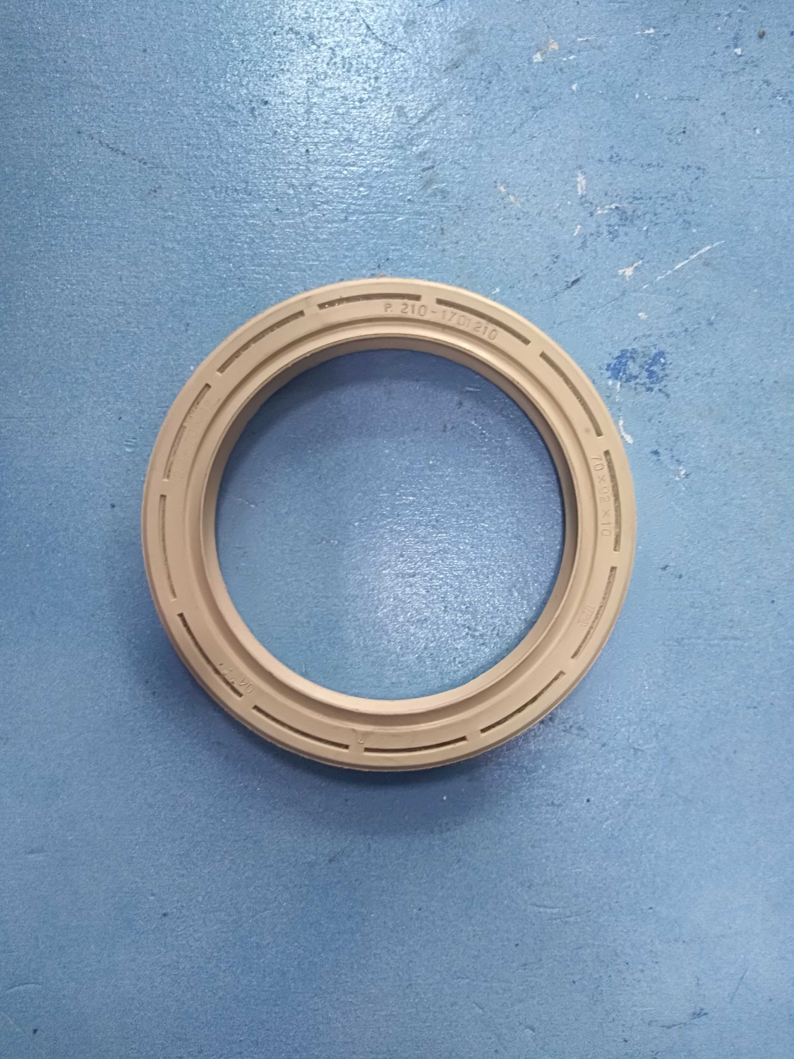 Сальник 70х92х10 КПП МАЗ узкий