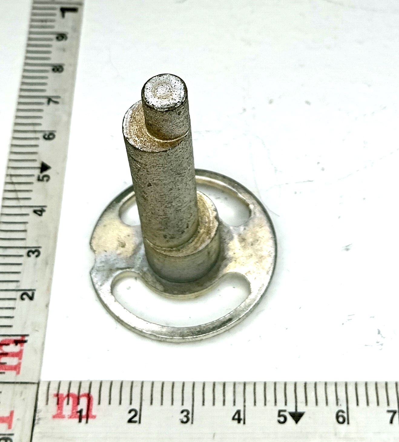 Ось рычага стартера