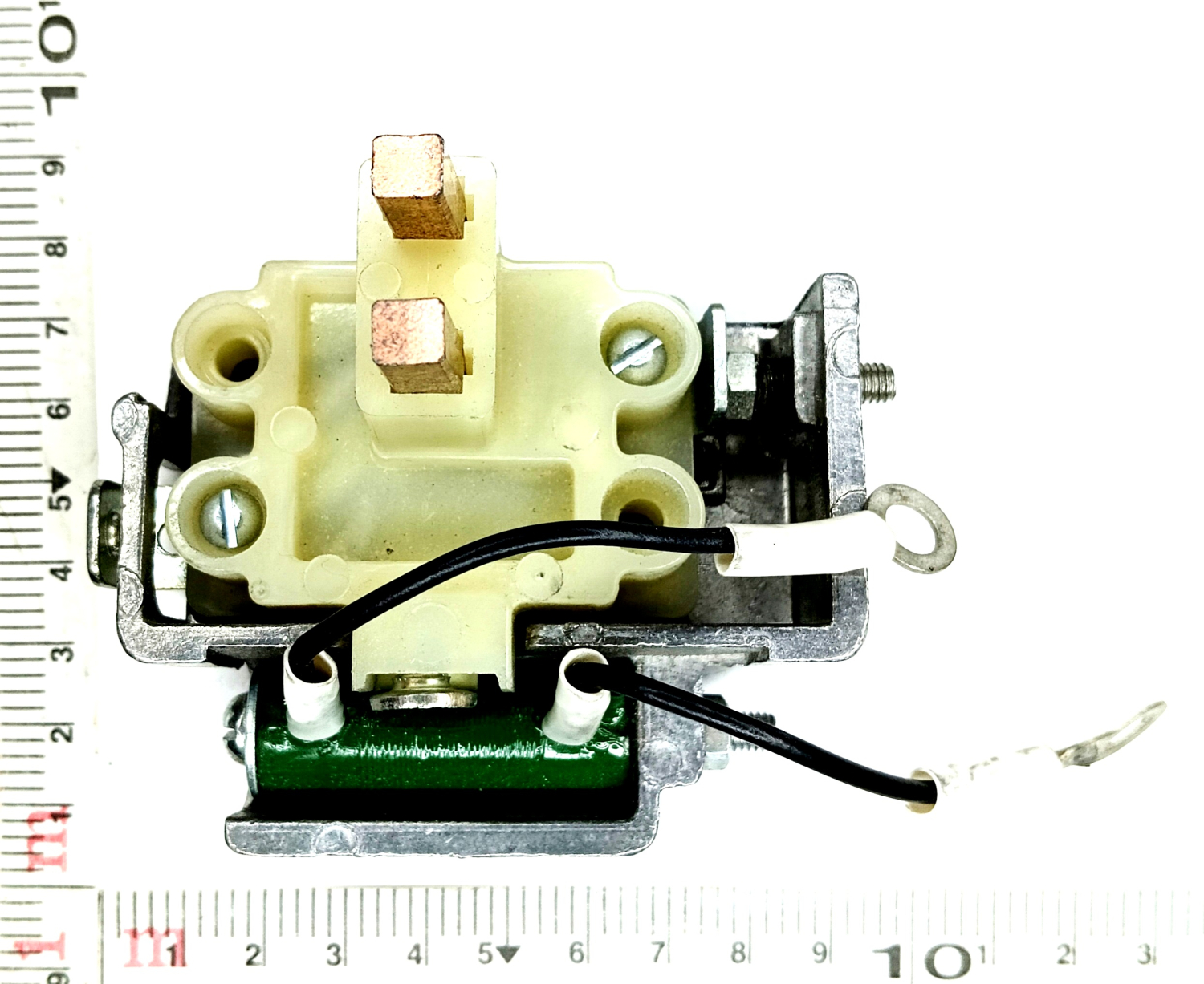 Щеткодержатель генератора 