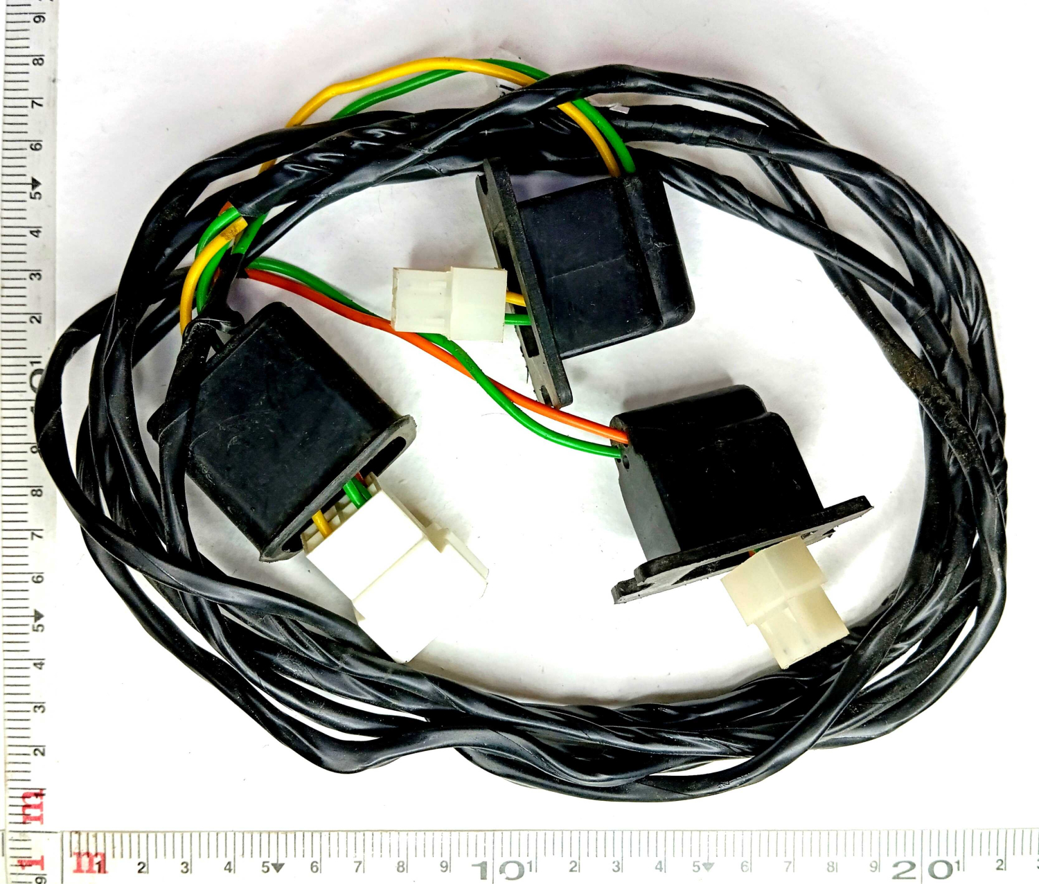 Пучок проводов передних фонарей