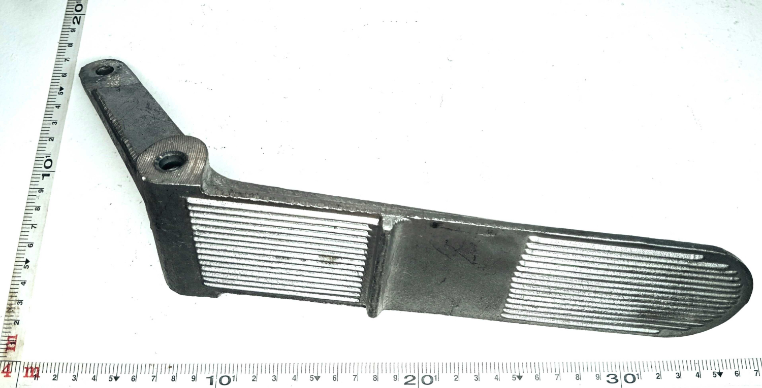 Педаль тормоза 