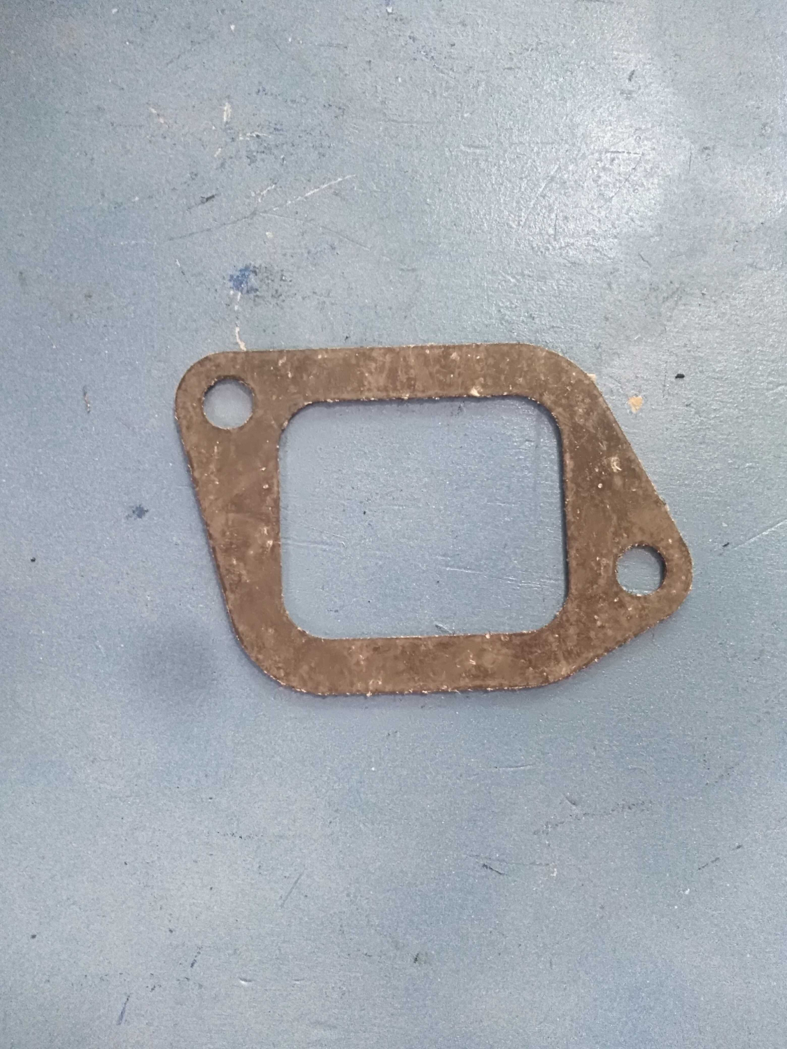 Прокладка патрубка водяного насоса