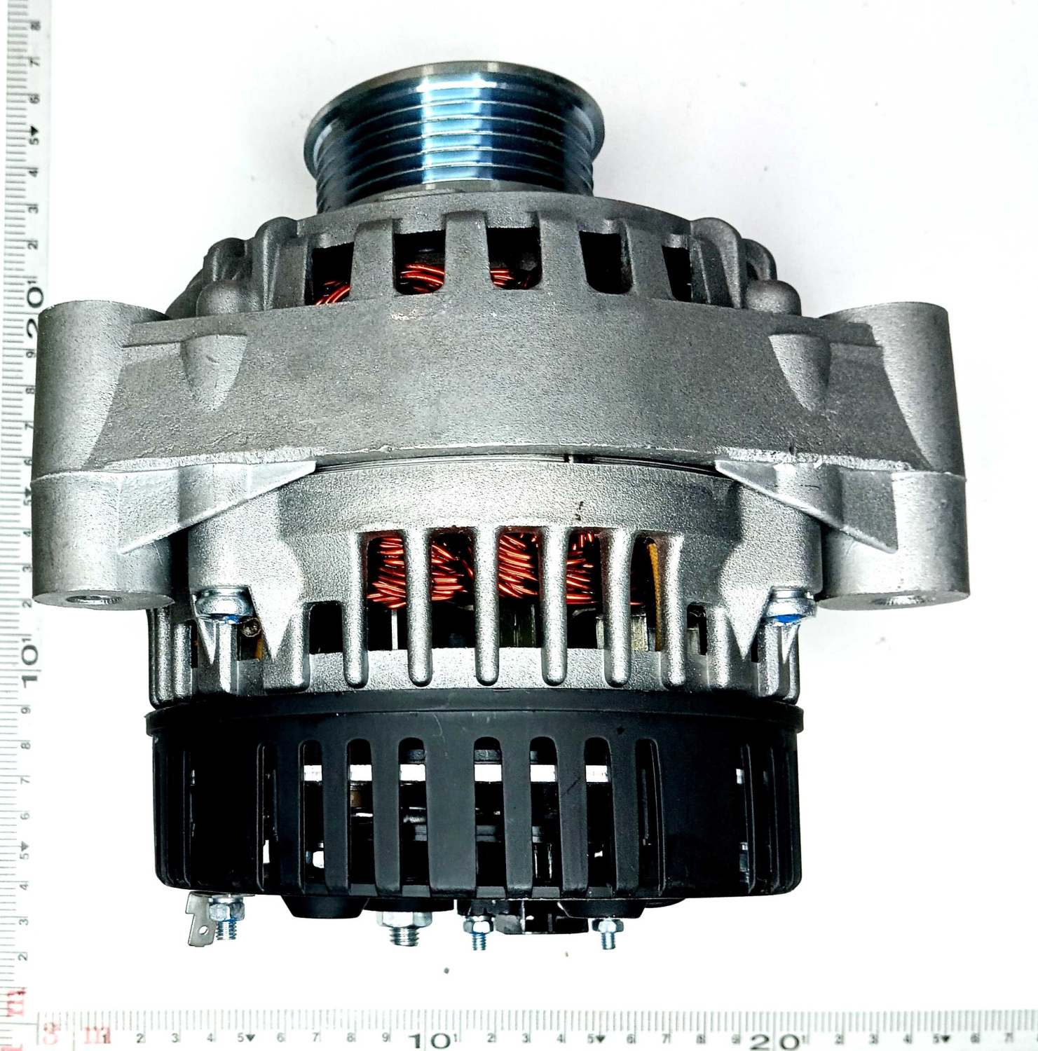 Генератор Евро-2,3 (28В, 90А) поликлиновой ремень компакт, м/кронштейн