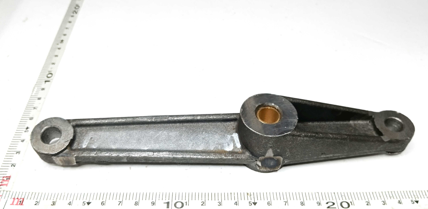 Рычаг с втулкой 154