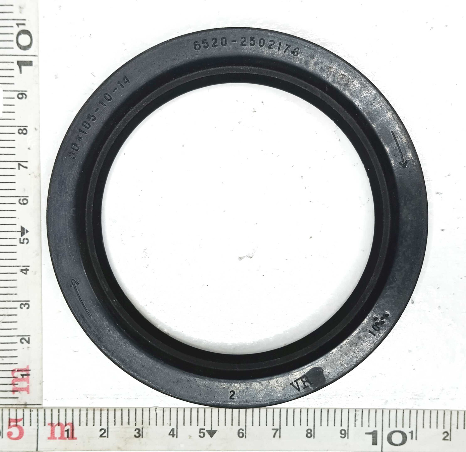 Сальник 80х105х10 правый с буртом