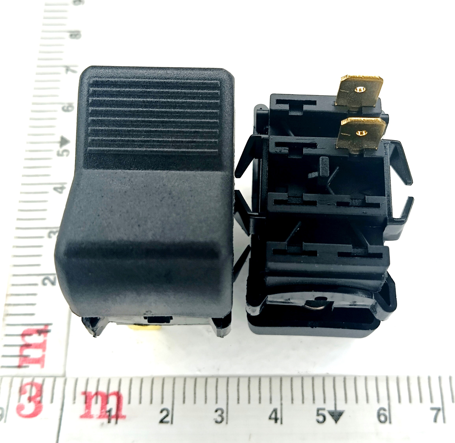 Клавиша без символа 2 контакта, 2 положения 12/24В (05.1525)