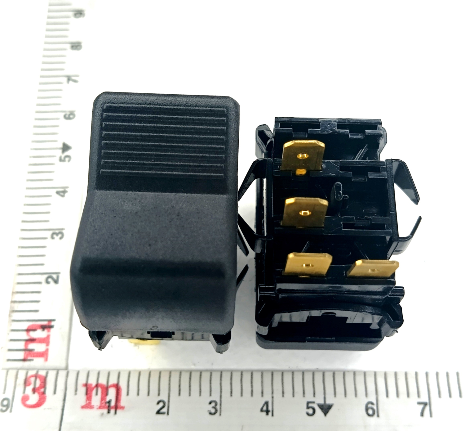 Клавиша без символа 4 контакта, 2 положения 12/24В 