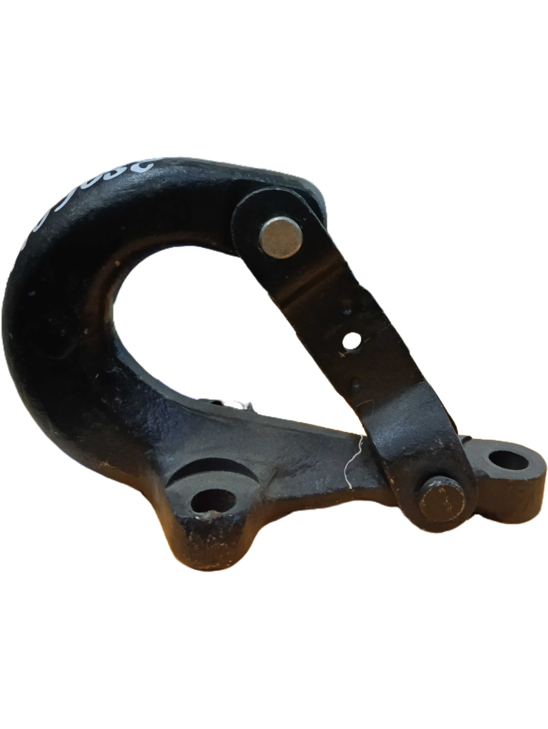 Крюк буксирный передний