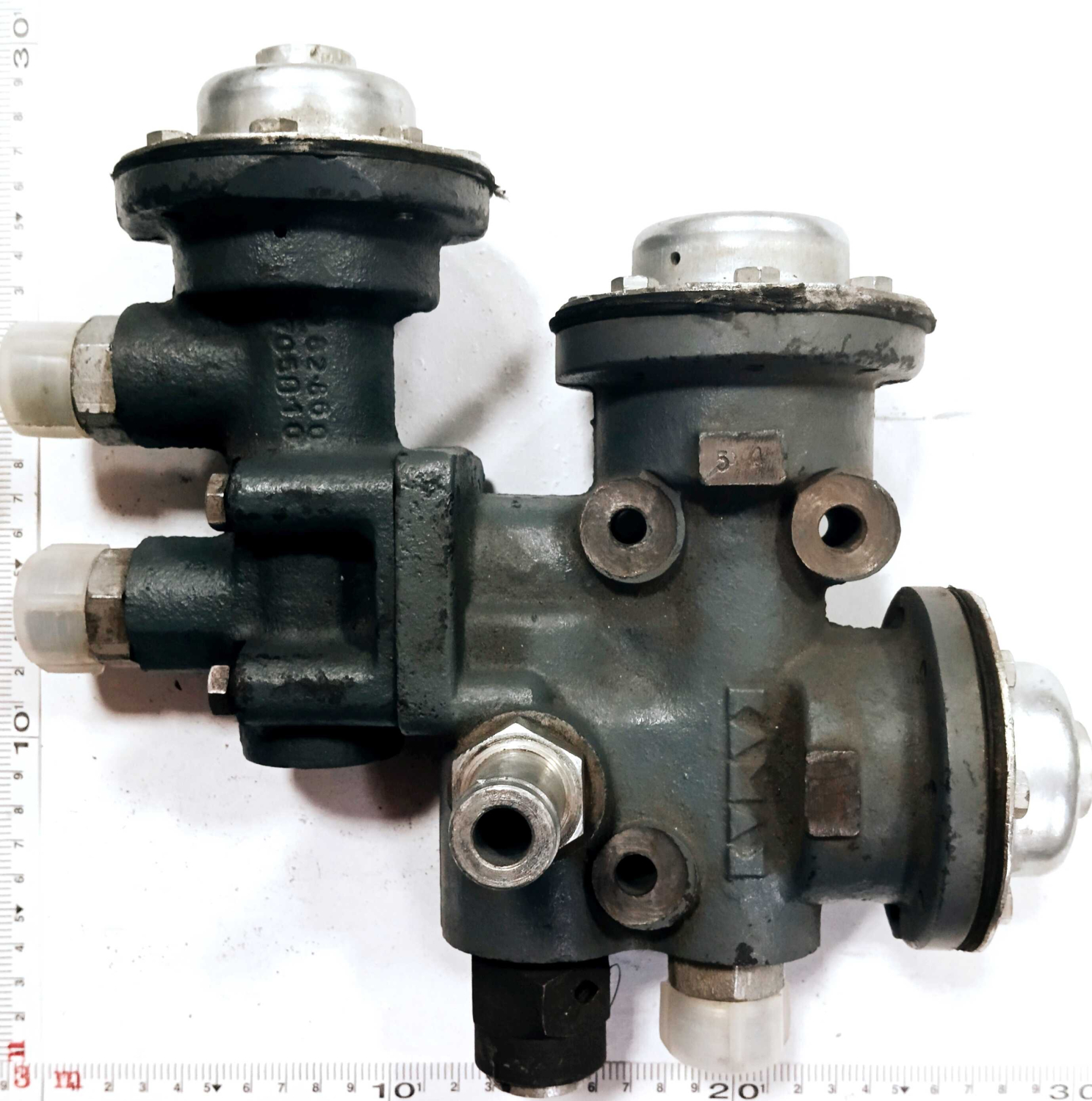 Кран управления подъема кузова с гидрораспеределителем в сборе