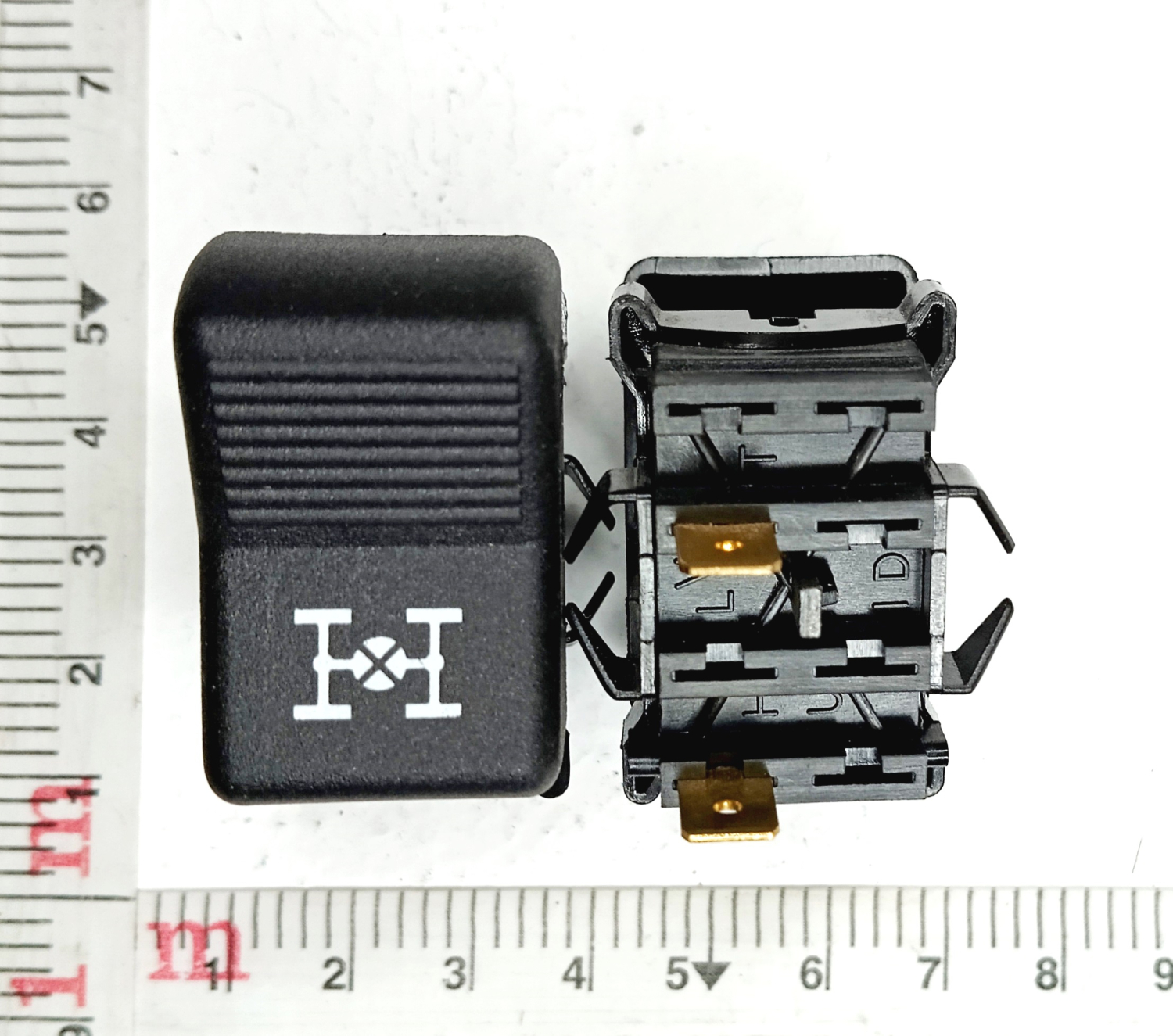 Клавиша блокировки МОД КАМАЗ, КРАЗ 12/24 ВК343-01.14