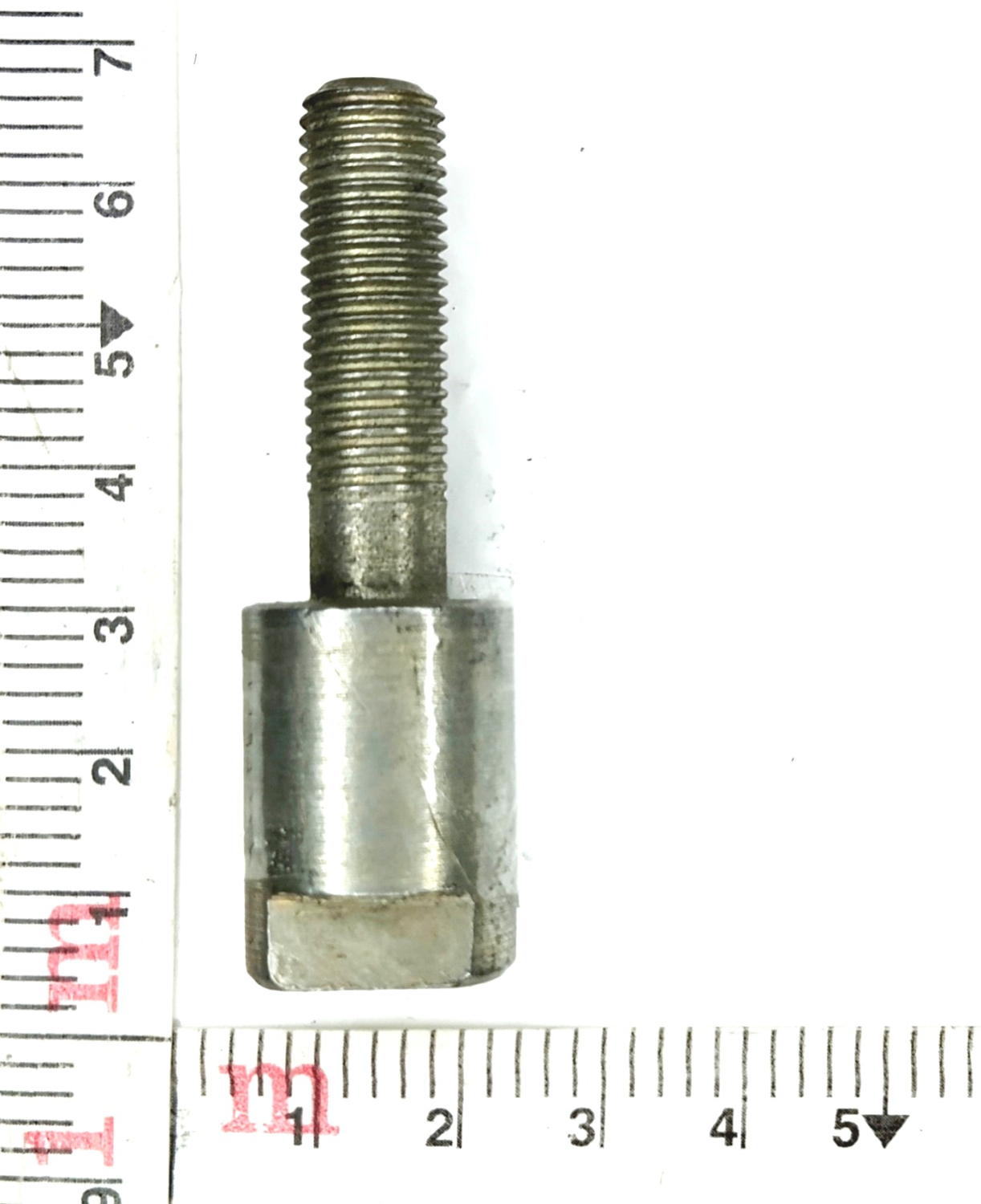 Палец кронштейна генератора