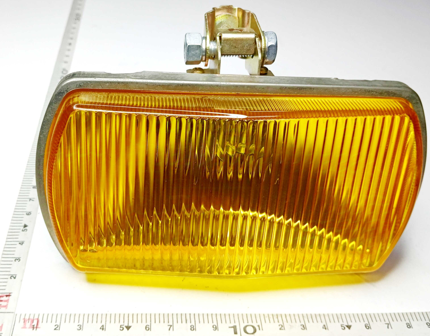 Фара противотуманная желтая