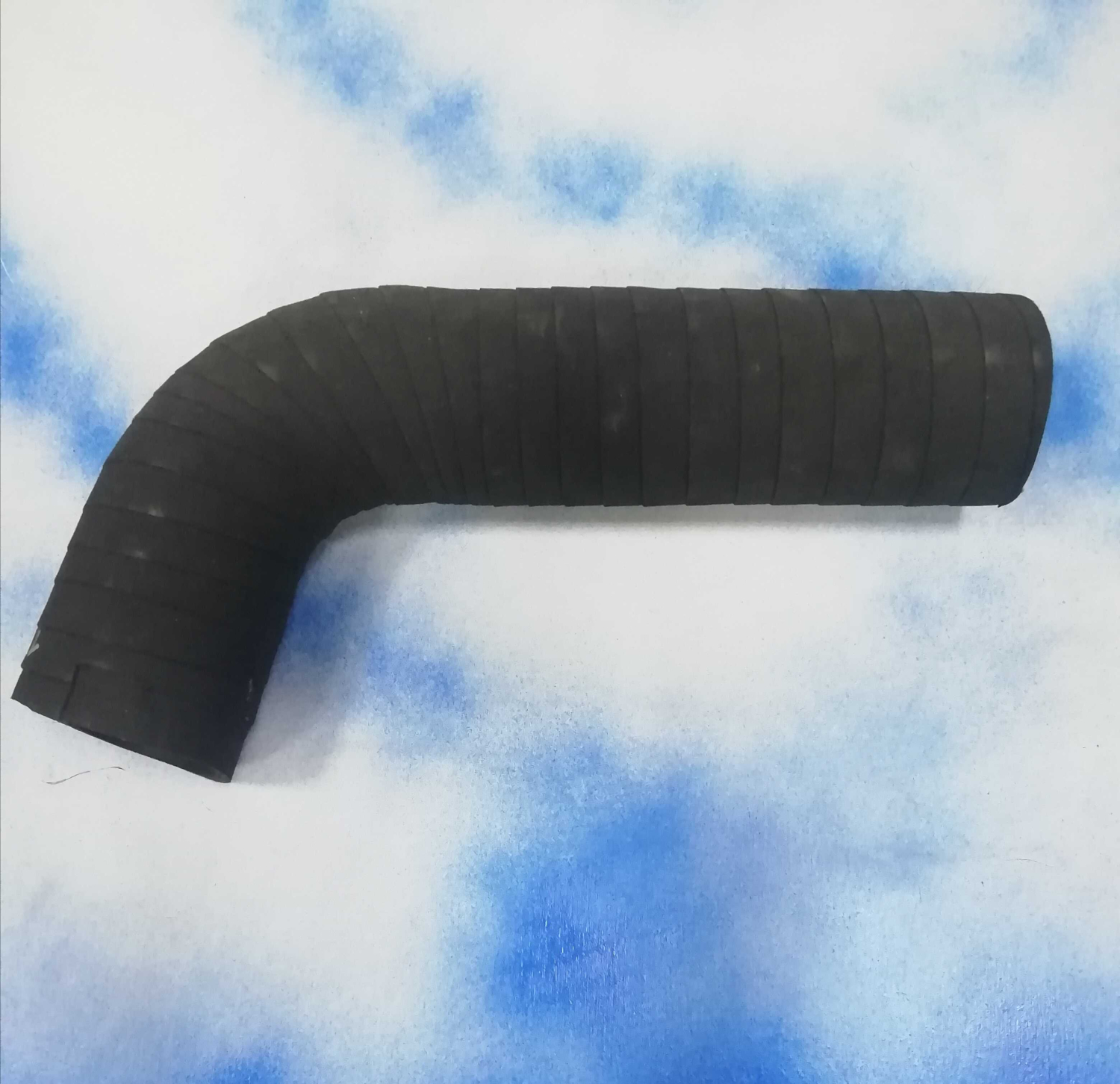 Патрубок верхний 6520 резиновый d60х270/130