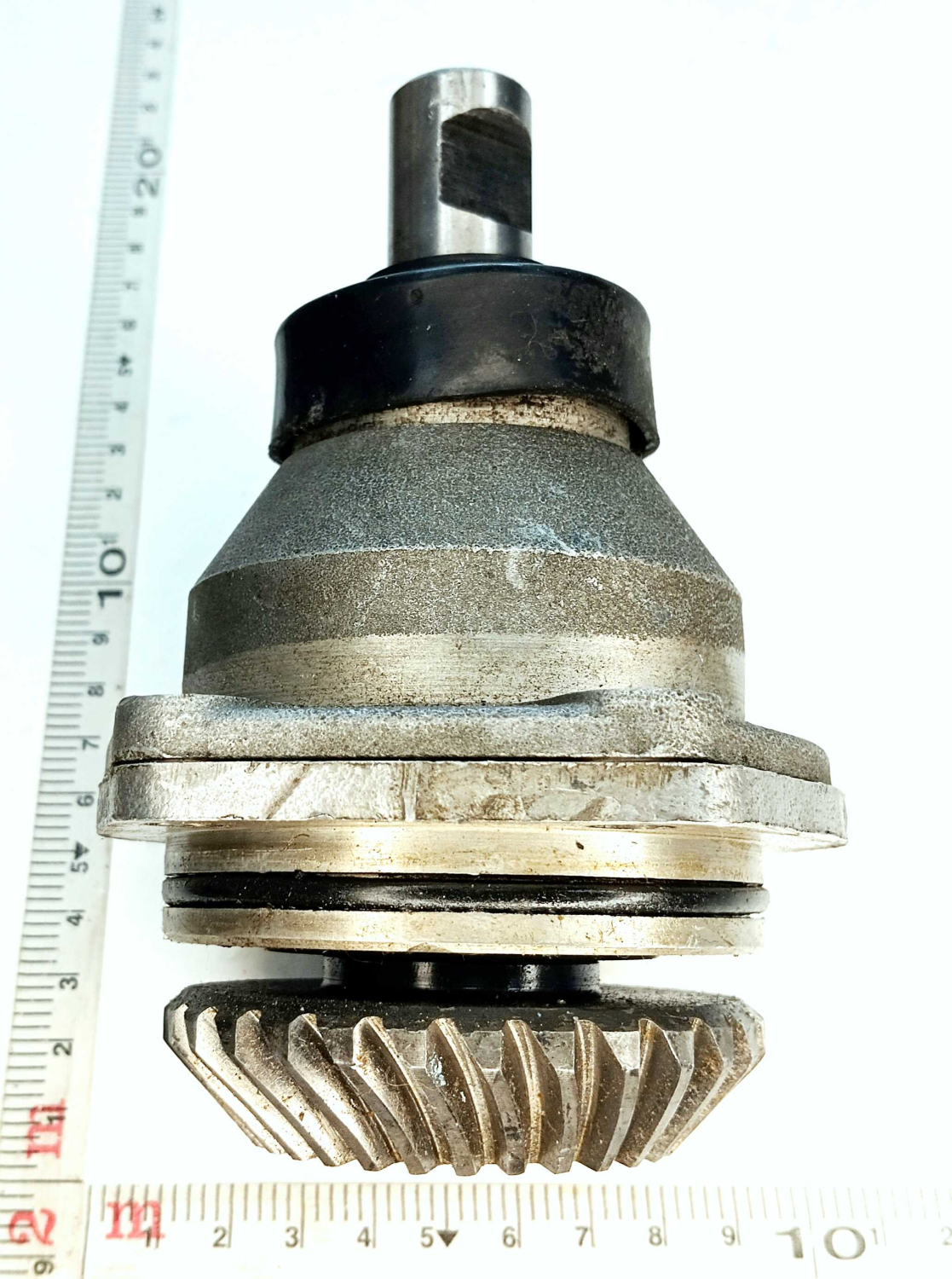 Шестерня ведущая углового редуктора ГУР в сборе