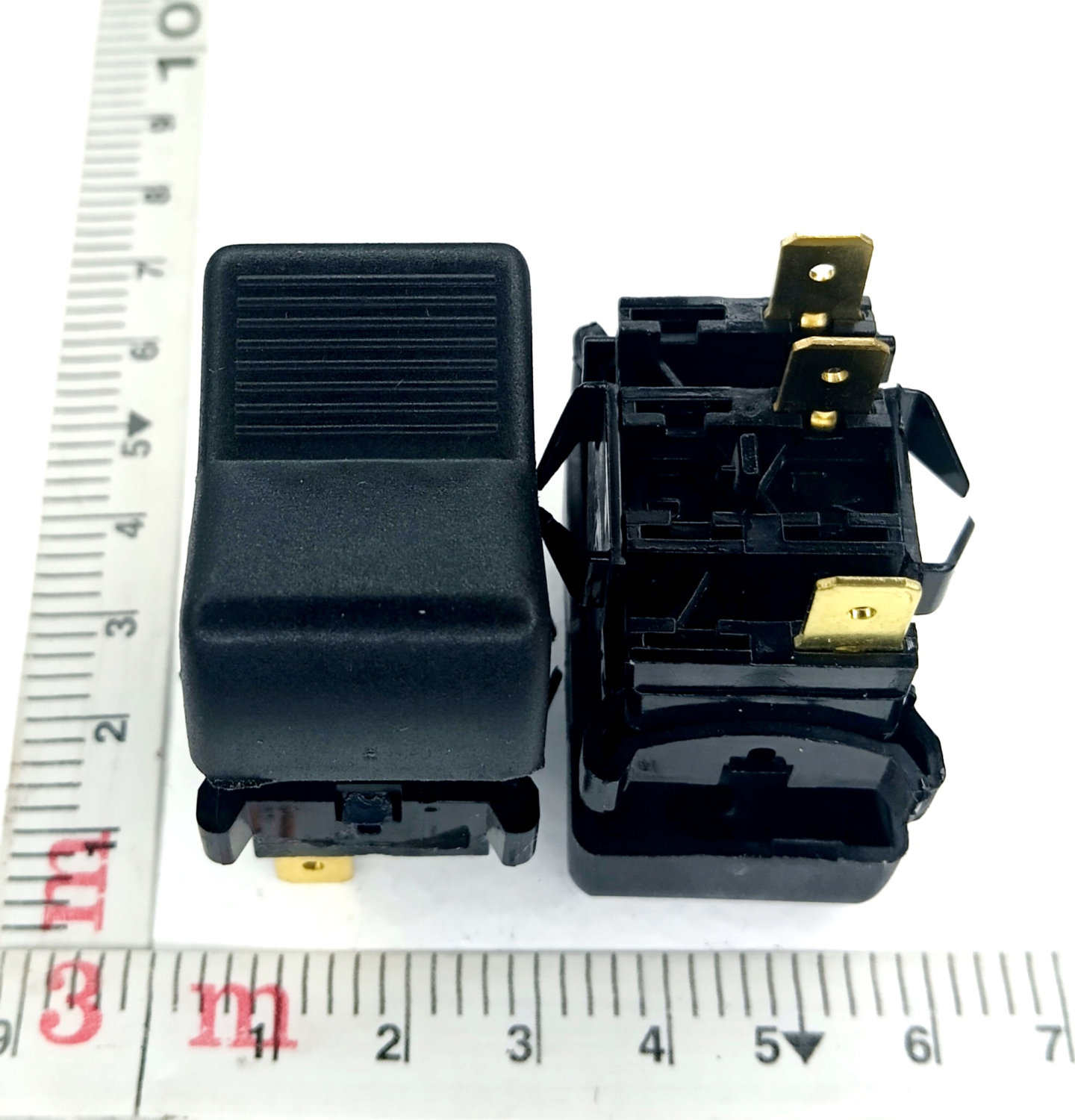 Клавиша без символа 3 контакта, 2 положения 12/24В (05.1512)