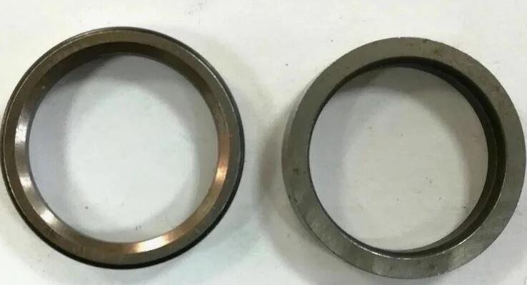 Комплект седел клапанов впускного и выпускного