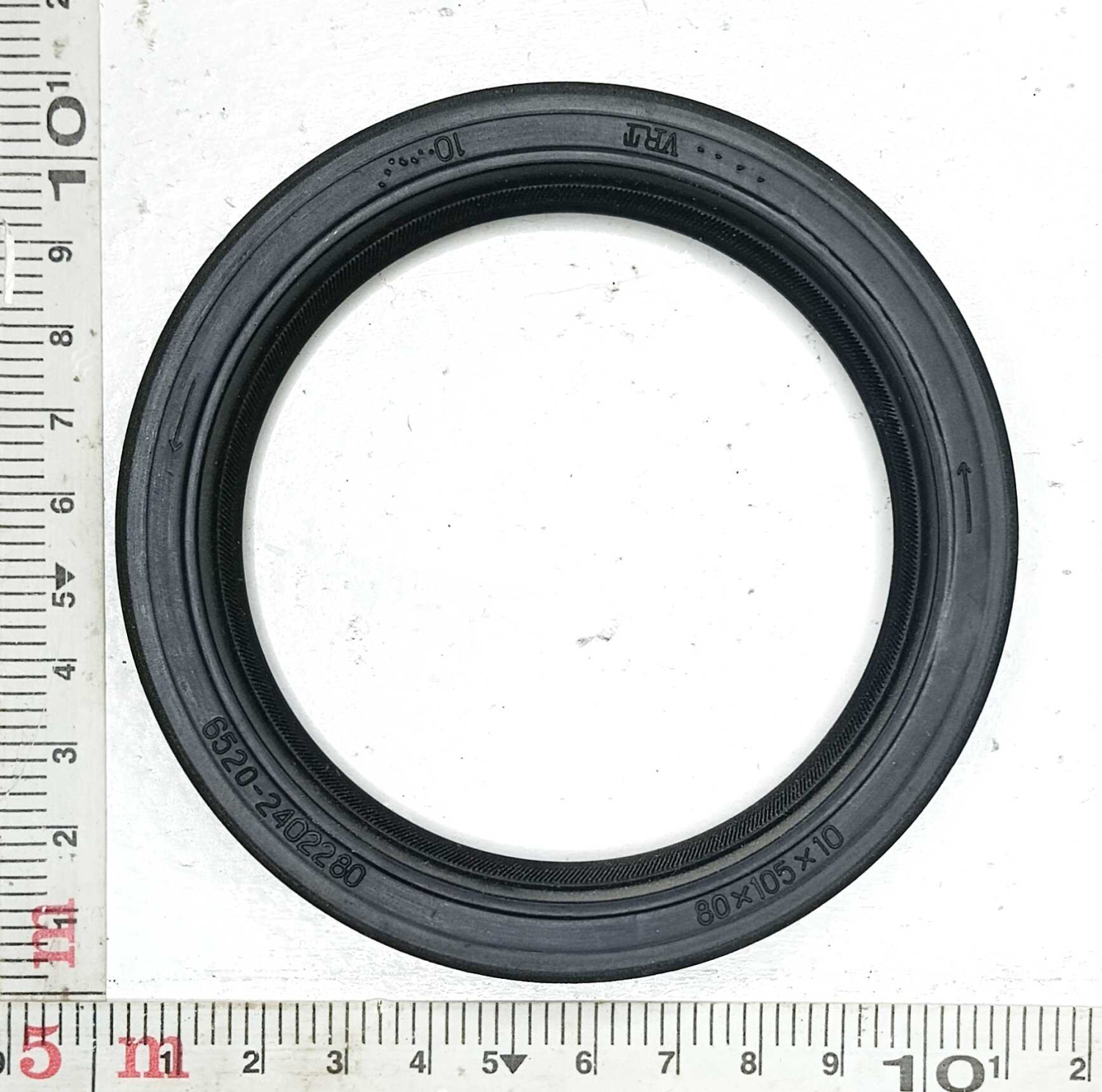 Сальник 80х105х10 левый (без бурта)