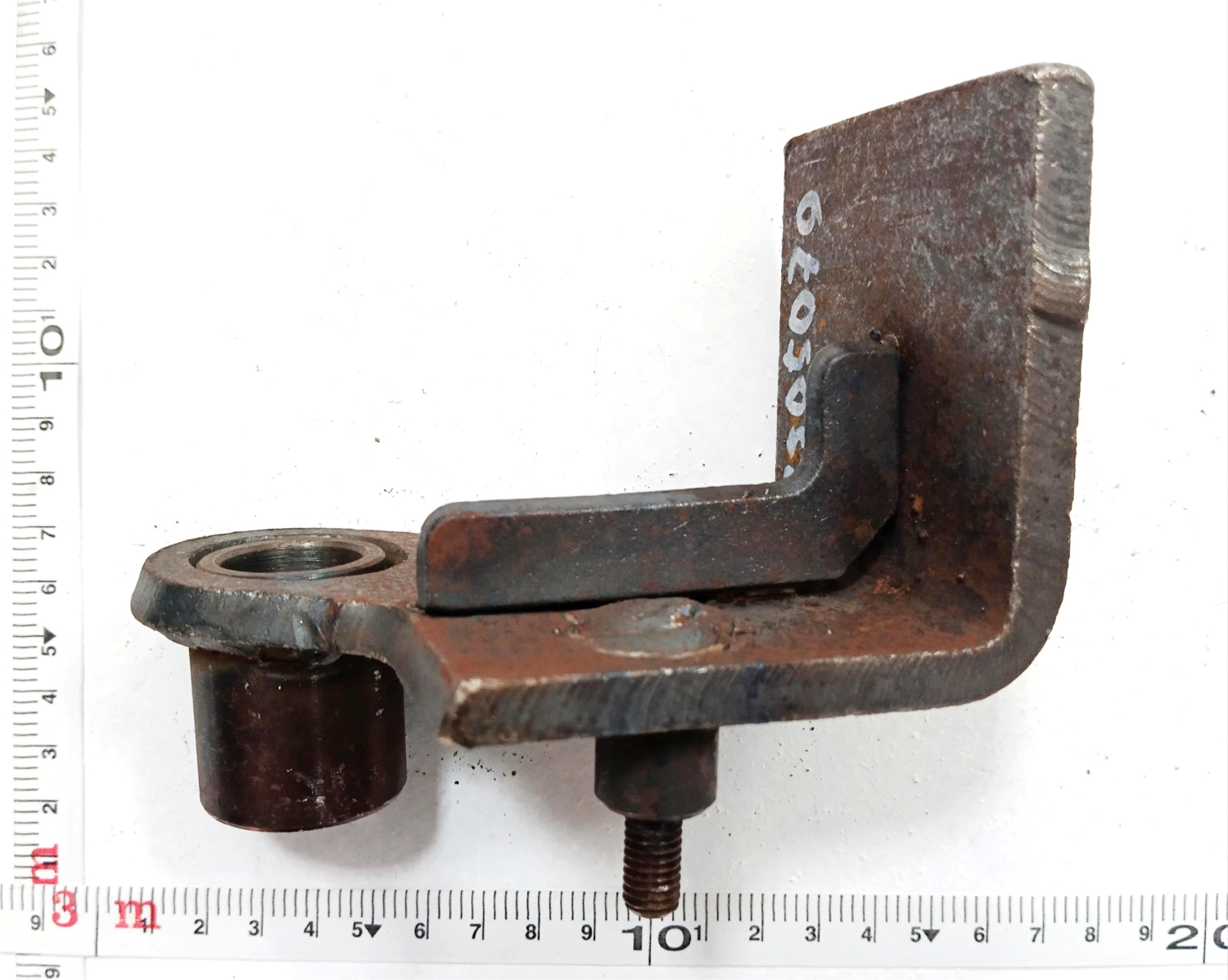 Кронштейн рычага левый