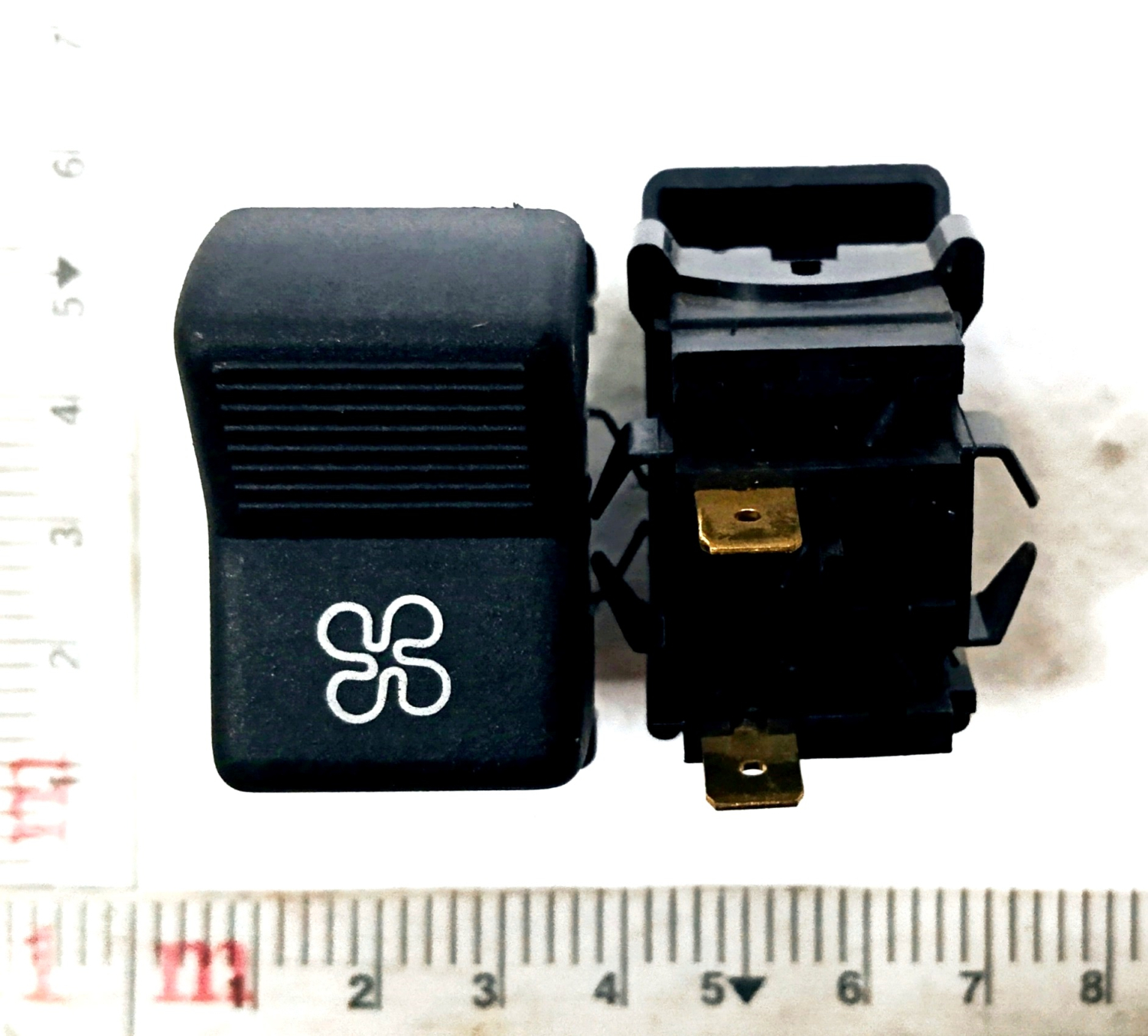 Клавиша вентилятора отопителя КАМАЗ, ЗИЛ, ГАЗ, МАЗ, ЛАЗ, КРАЗ, 12/24 В ВК343-01.12