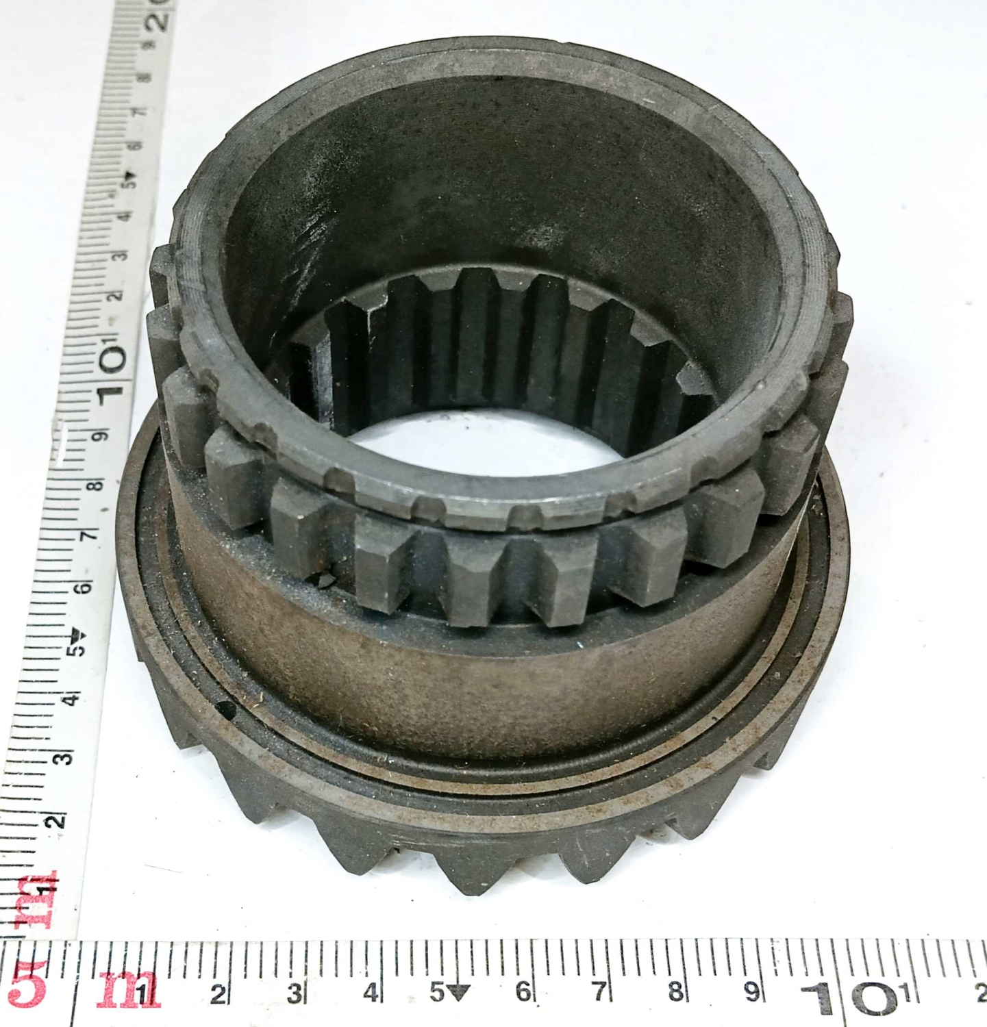 Шестерня коническая привода среднего моста 