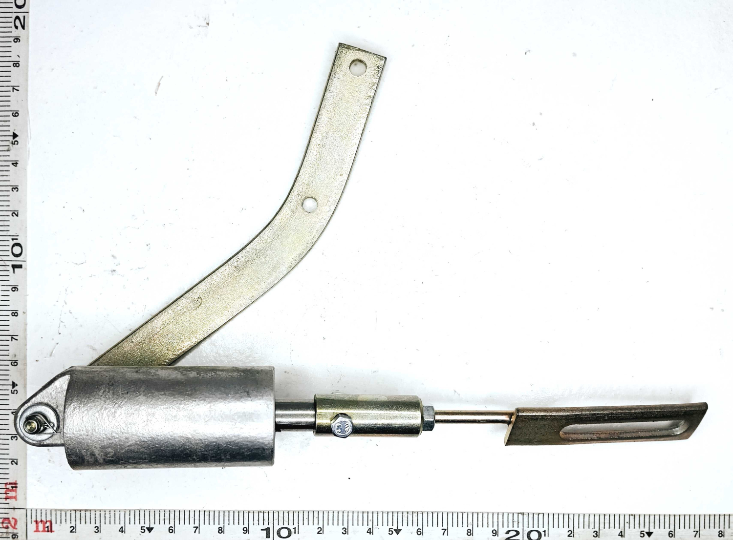 Цилиндр выключния подачи топлива пневматический с кронштейном и тягой