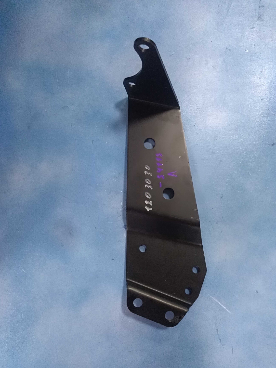 Кронштейн трубы левый