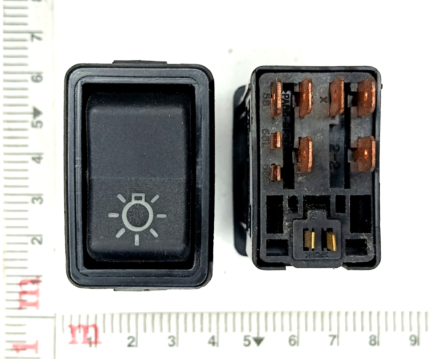 Клавиша включения и выключения главного света / габаритов КАМАЗ Евро 24В (581.3710-01)