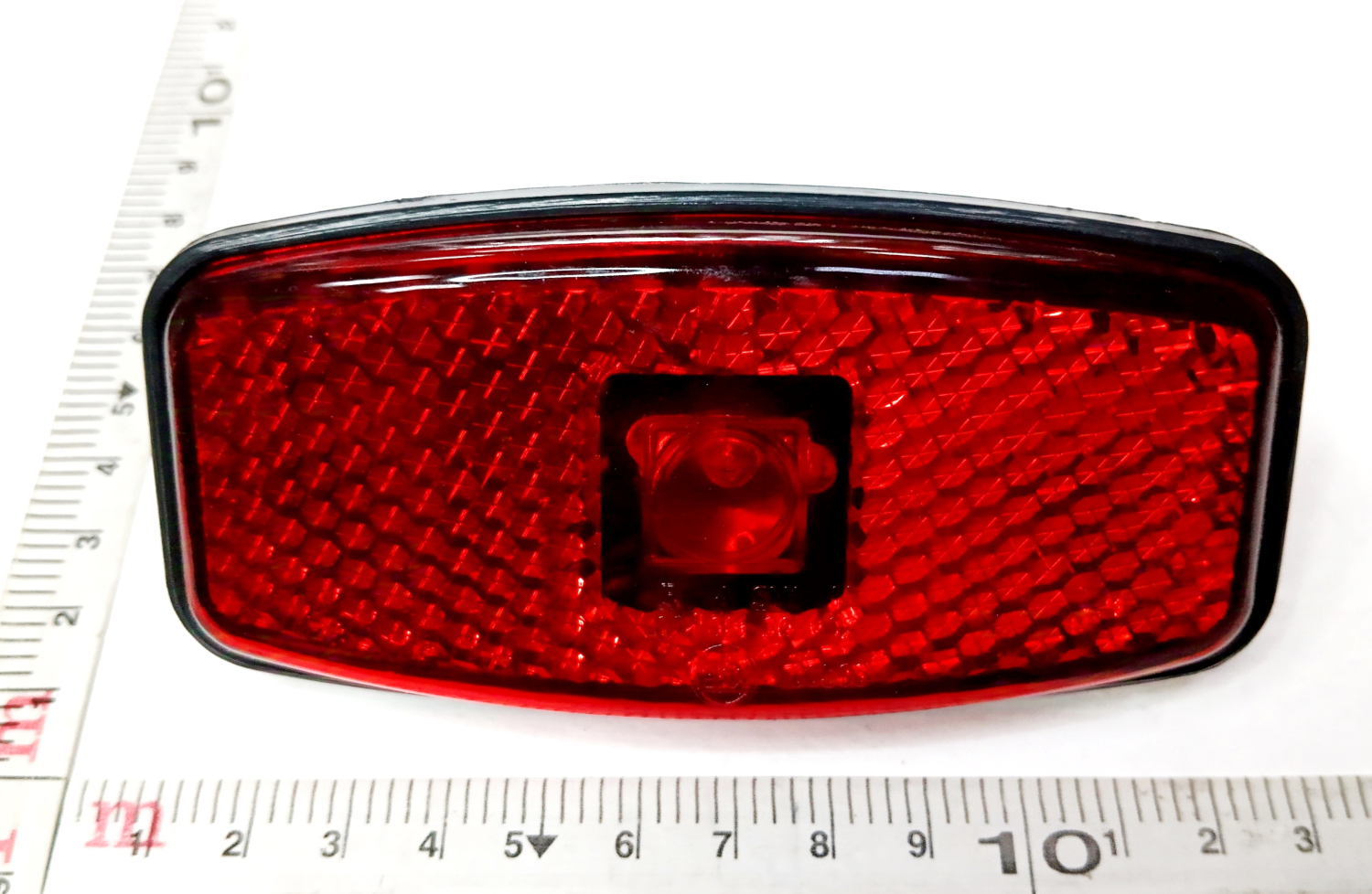 Фонарь габаритный красный L-50 узкий нового образца 12/24 В маркетный ТАС 74.3731