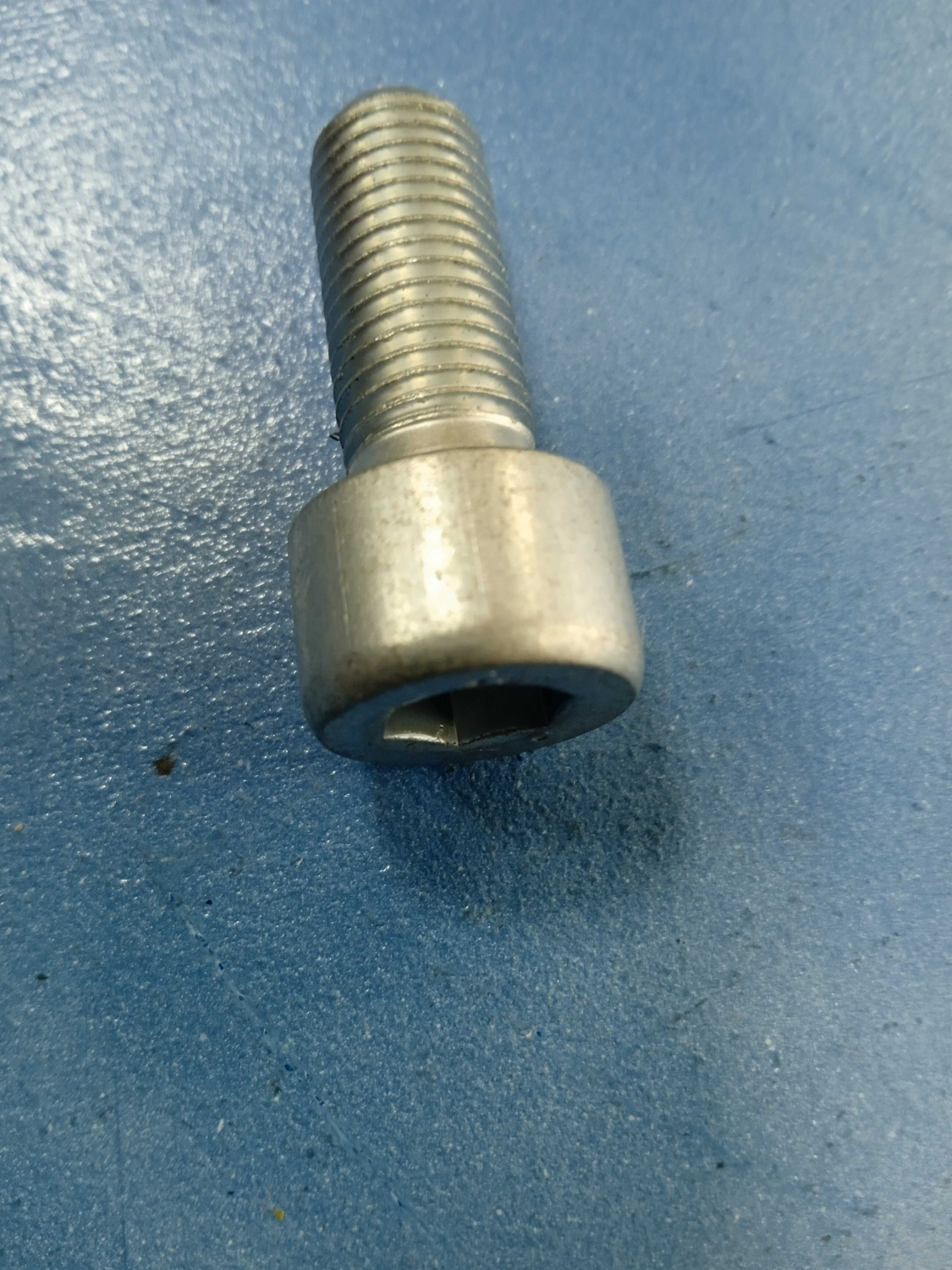 Винт с внутр шестигранником